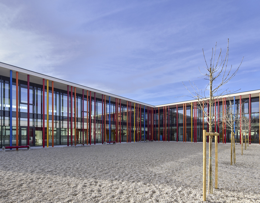 Camminamento in cemento industriale Pavilux, finitura pettinata antiscivolo, scuola primaria Marconi Scorzè (VE)