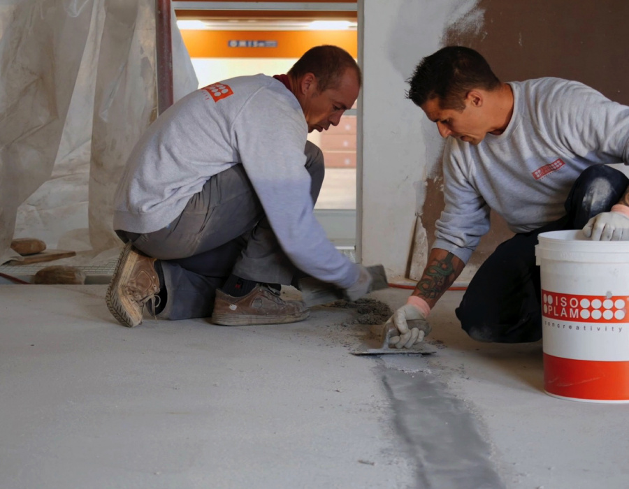 1022-27 - Come riparare le crepe dei pavimenti in cemento - 02