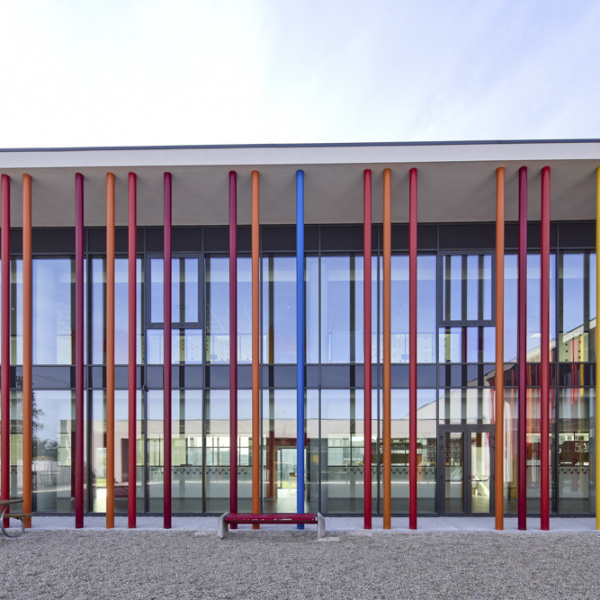 Camminamento in cemento industriale Pavilux, finitura pettinata antiscivolo, scuola primaria Marconi Scorzè (VE)