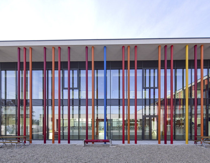 Camminamento in cemento industriale Pavilux, finitura pettinata antiscivolo, scuola primaria Marconi Scorzè (VE)