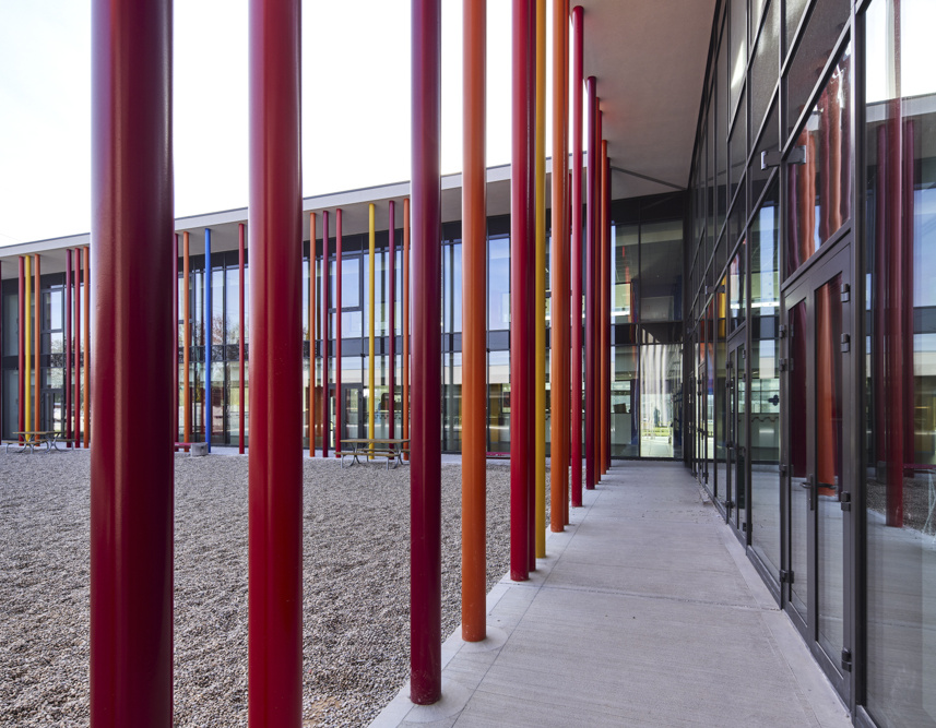 Camminamento in cemento industriale Pavilux, finitura pettinata antiscivolo, scuola primaria Marconi Scorzè (VE)