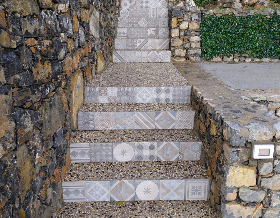 ItalianTerrazzo ghiaino lavato, colori custom-made. Villa privata, Lerici (SP). Progetto: Arch. Cristina Giannini