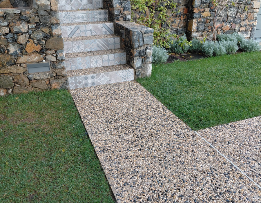 ItalianTerrazzo ghiaino lavato, colori custom-made. Villa privata, Lerici (SP). Progetto: Arch. Cristina Giannini
