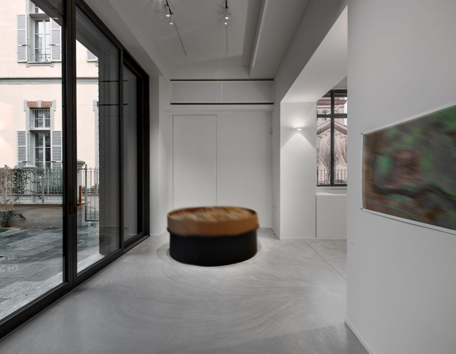 Microverlay®, low thickness concrete resin floor with taupe finish. Fondazione Elpis, Milan. Project: Giovanna Latis