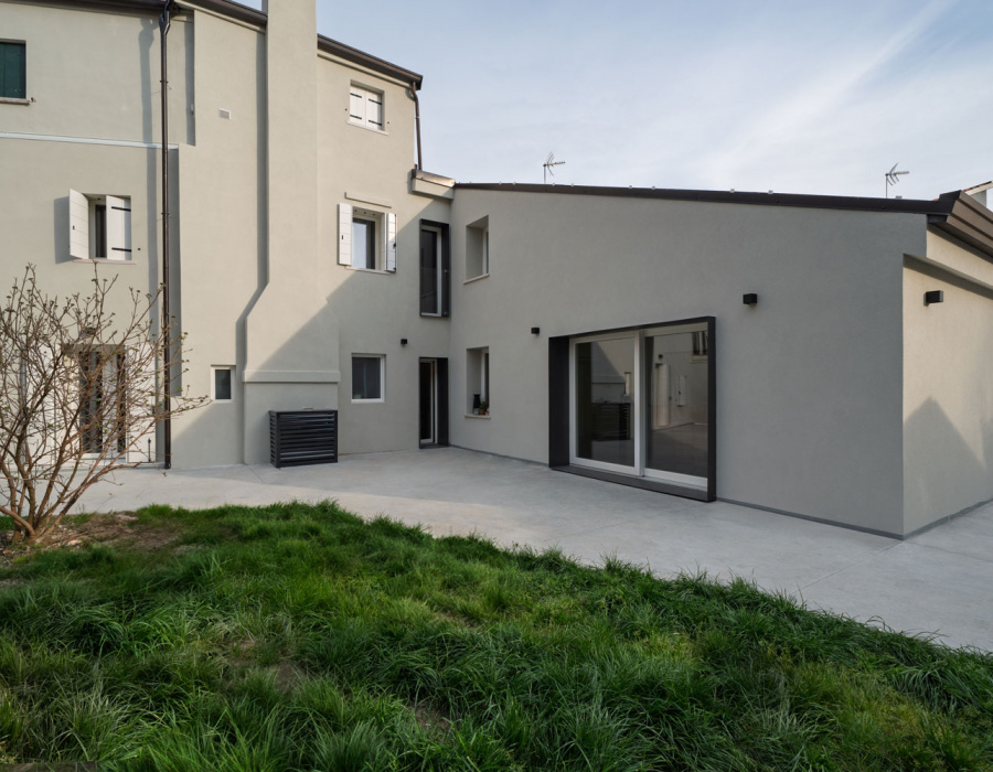 Deco Nuvolato Grip , pavimento effetto antiscivolo colore light gray. Abitazione privata, Architetto Cacurio Dolo VE 01