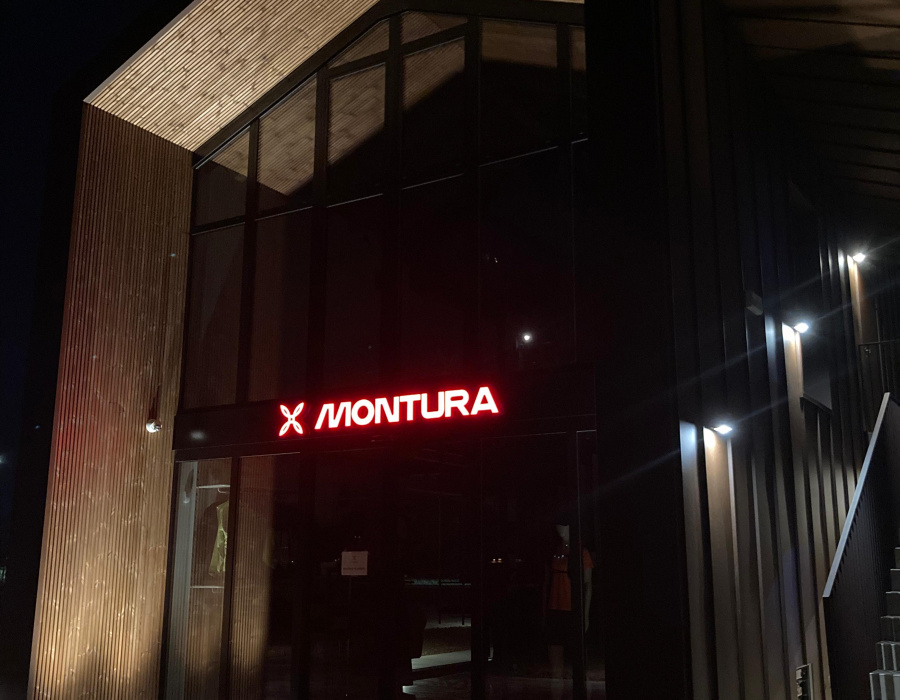 Pavimento Deco Nuvolato Isoplam per punto vendita Montura a Crocetta del Montello Treviso