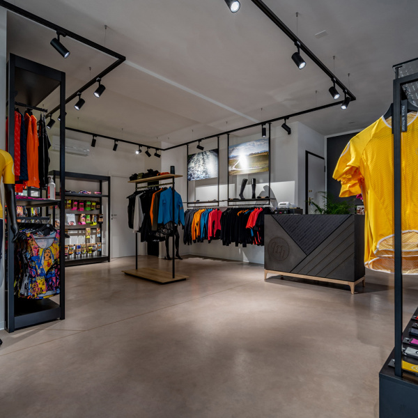 MB Wear Store - Maser, Italië