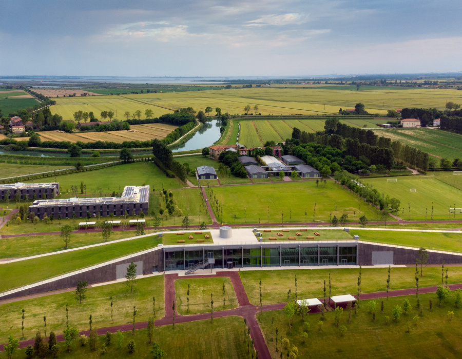 Deco Nuvolato, Nuvolato Effektboden mit light gray Feinbearbeitung. Library H Farm, Roncade Italien. Projekt: Zanon Architetti Associati - Rogers Stirck Harbours + Partners. 01