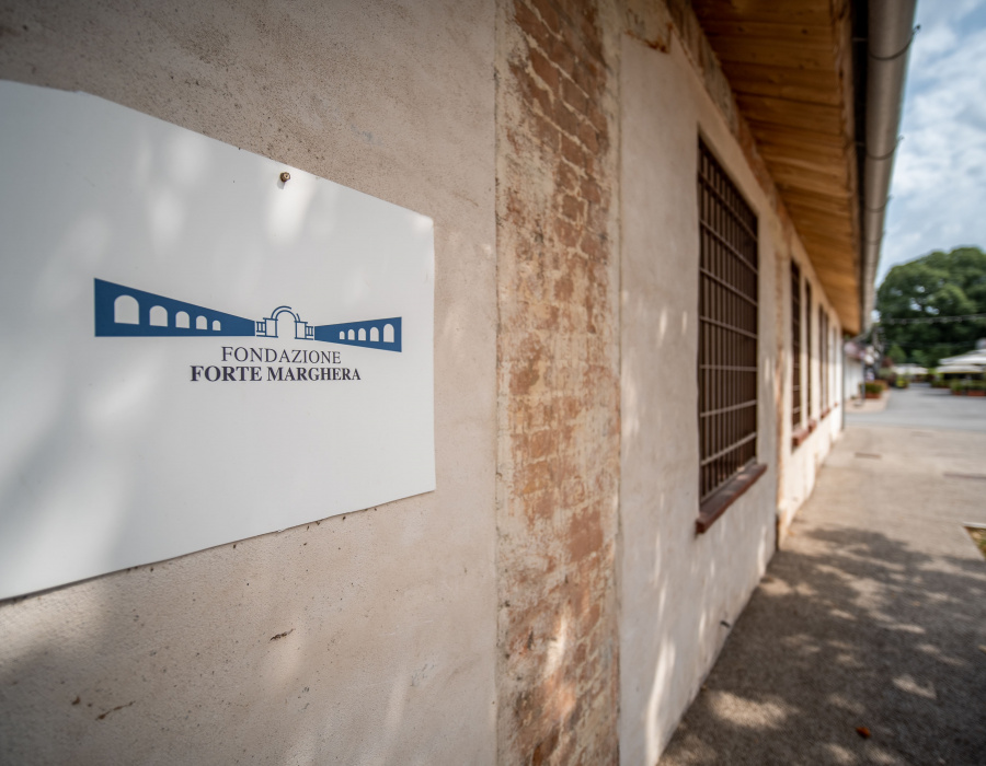 Deco Nuvolato, nuvolato effect floor with light gray and cuoio finish. Forte Marghera museum, Venice. 03