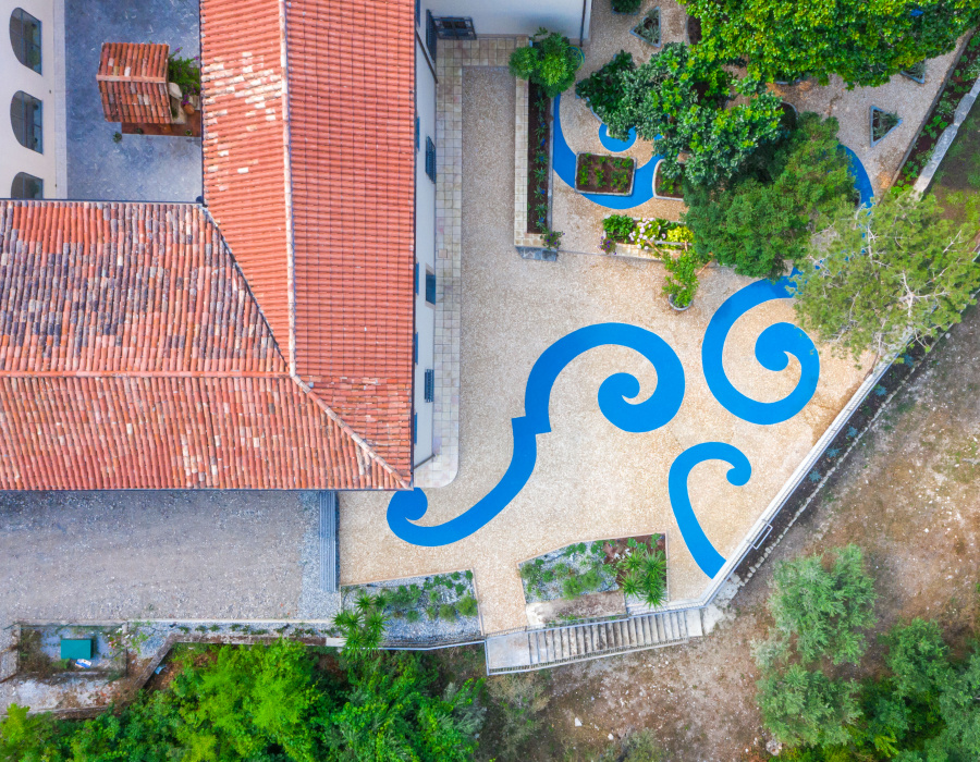 ItalianTerrazzo®, Waschbeton Giallo Ocra und blu oltremare Farbe. Giardino delle Arti, Maratea (Italien). Projekt  Arch. Francesco Canestrini. 06