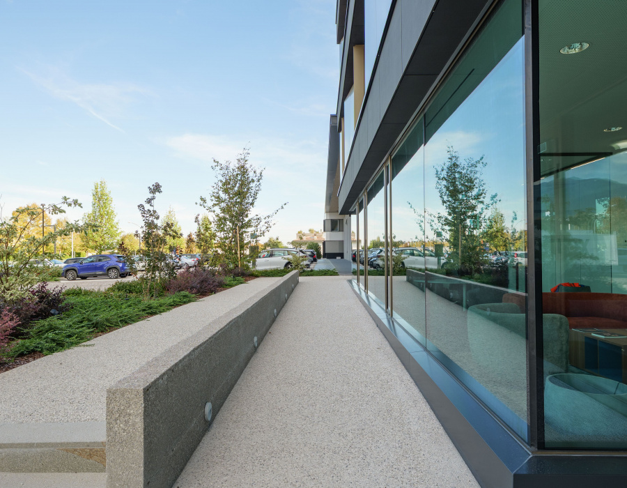 ItalianTerrazzo Ghiaino Lavato pavimento esterno Azienda Vittorio Veneto TV07-min