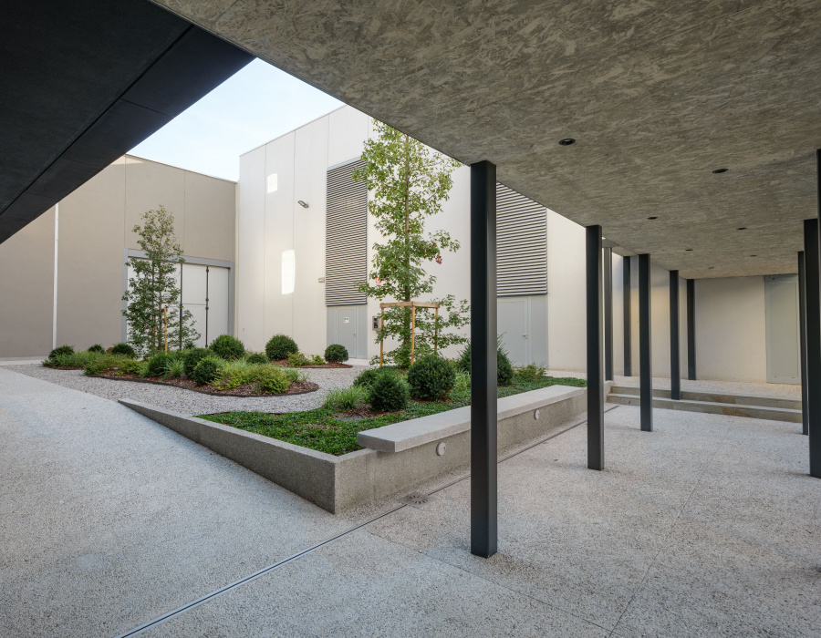 ItalianTerrazzo Ghiaino Lavato pavimento esterno Azienda Vittorio Veneto TV15-min