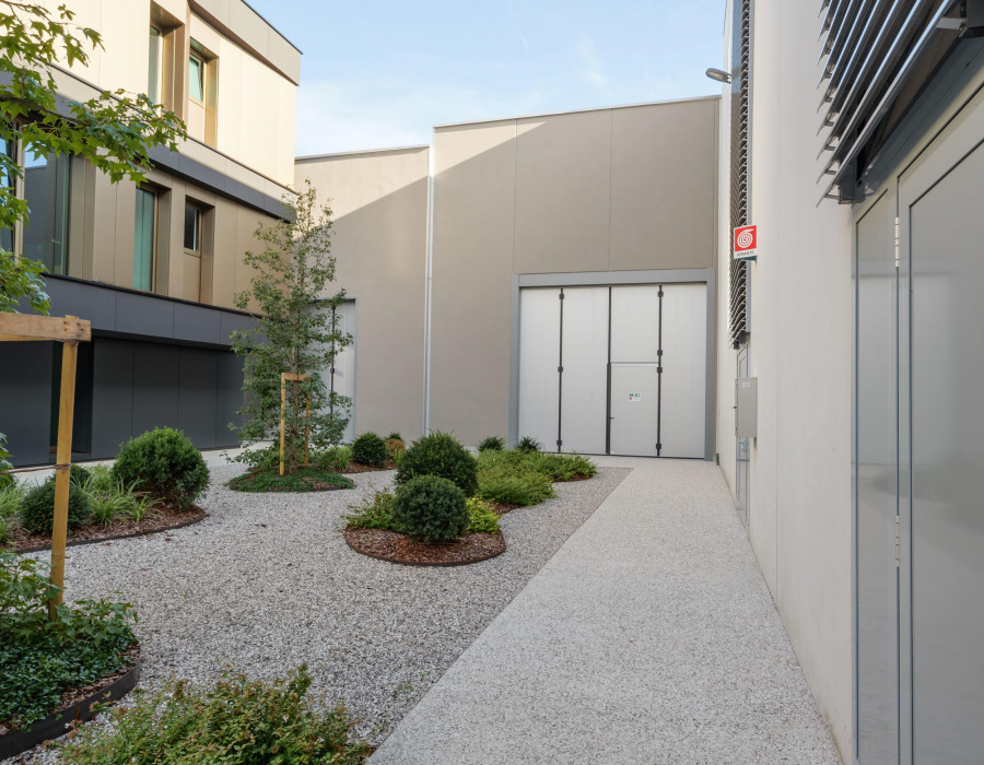 ItalianTerrazzo Ghiaino Lavato pavimento esterno Azienda Vittorio Veneto TV16-min