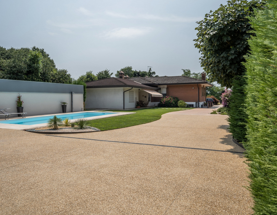 ItalianTerrazzo®, sol en béton désactivé couleur Paglia. Villa privée, Loria (Italie). 03