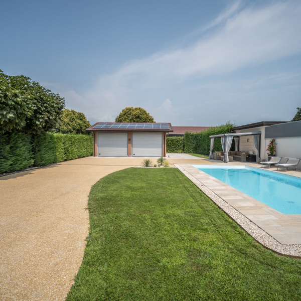 ItalianTerrazzo®, sol en béton désactivé couleur Paglia. Villa privée, Loria (Italie). 07