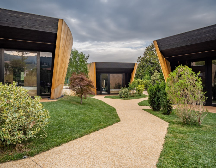 ItalianTerrazzo®, pavimento ghiaino lavato colore giallo ocra. Roggia dei Cedri, Valdobbiadene (TV) Progetto: Studio Architettura Segni Arch. F. Callegaro & Arch. E. Favero