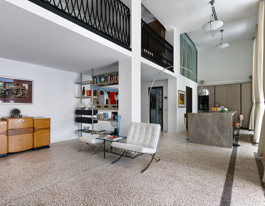 Maxi Venetian floor Terrazzoverlay XL. Color Duna, Verona and Nero Ebano marble. Private villa, Moltrasio (CO) 01