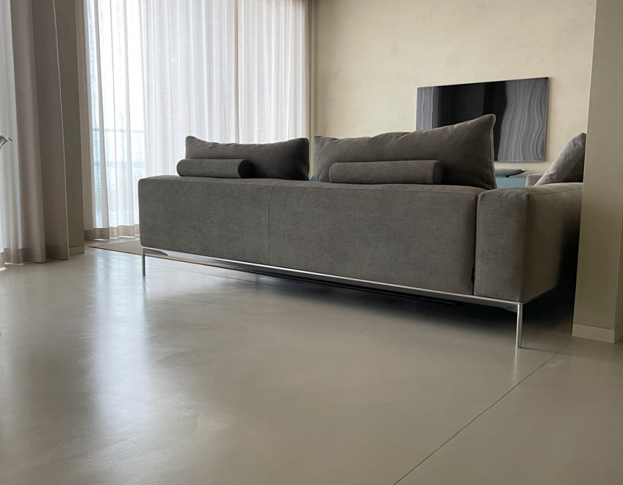 Micro Velvet, cement resin floor with turtledove finish. Private villa, Milano Marittima (RA)00