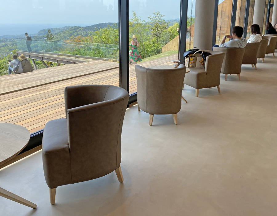 Microverlay®, pavimento cemento resina basso spessore finitura nocciola. Café 321 Shizuoka, Giappone. Progetto: Ishii Architect & Associates. 06