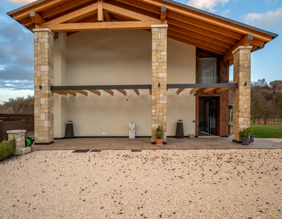 Plam Stone, rivestimento intonaco stampato. Cantina Terre di Ezzelino, San Zenone degli Ezzelini (TV)