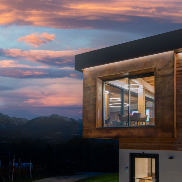 Design et nature fusionnent dans la rénovation d'une ferme dans les Dolomites de Belluno