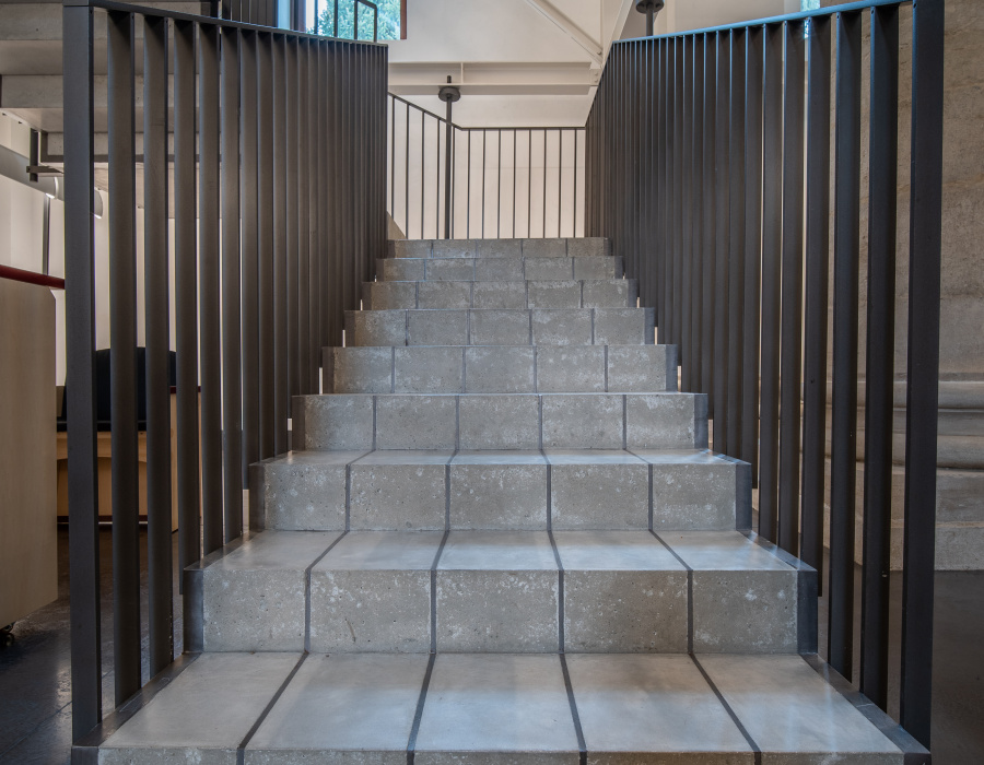 Skyconcrete® Indoor, pavimento effetto nuvolato basso spessore finitura light gray. Ca' Scarpa, Treviso. Progetto: Tobia Scarpa. 05