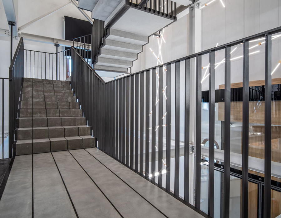 Skyconcrete® Indoor, low-thickness cloudy effect floor, light gray finish. Ca’ Scarpa, Treviso. Project: Tobia Scarpa 23