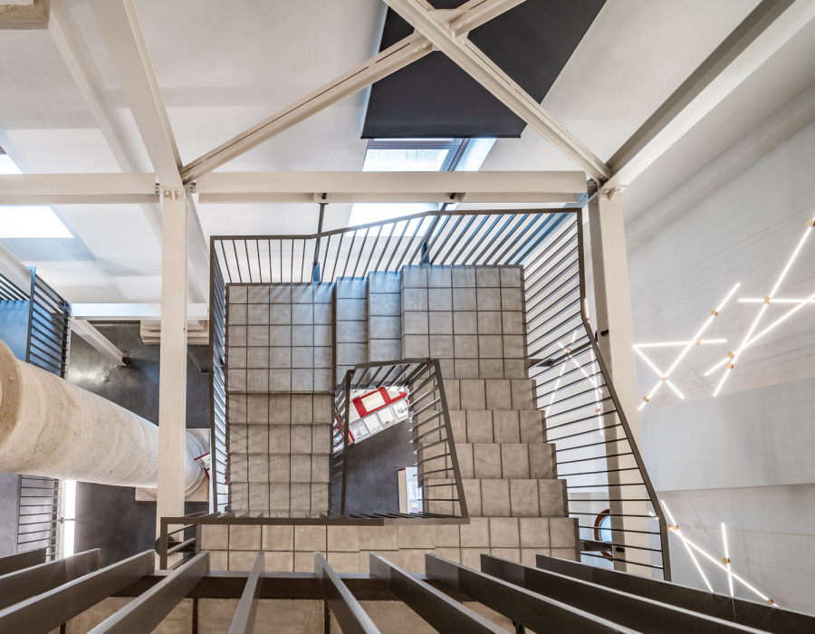 Skyconcrete® Indoor, pavimento effetto nuvolato basso spessore finitura dark gray. Ca' Scarpa, Treviso. Progetto: Tobia Scarpa. 22