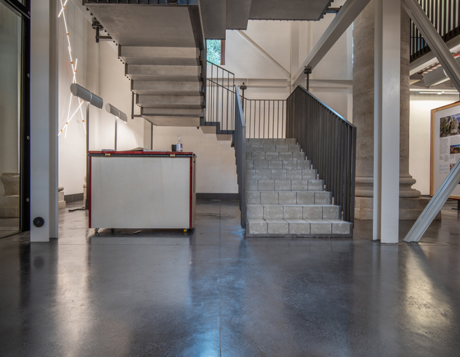 Skyconcrete® Indoor, pavimento effetto nuvolato basso spessore finitura light gray. Ca' Scarpa, Treviso. Progetto: Tobia Scarpa. 04