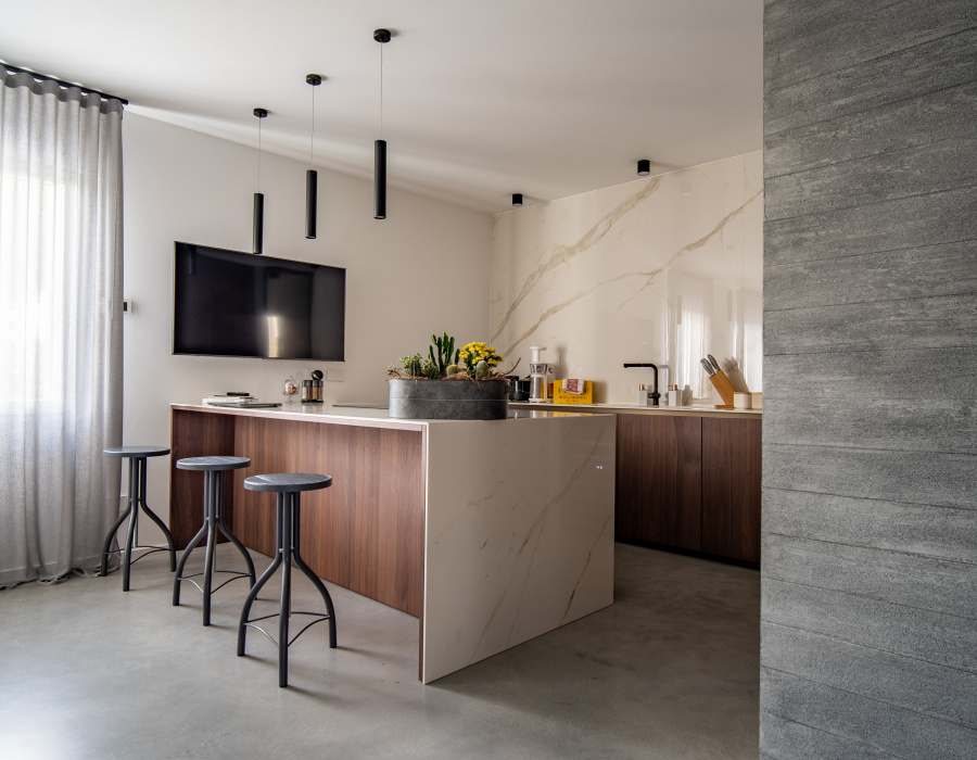 Skyconcrete® Indoor, pavimento effetto nuvolato basso spessore finitura light gray. Villa privata, Mirano (VE). Progetto: Arch. Lorenzo Salvaro