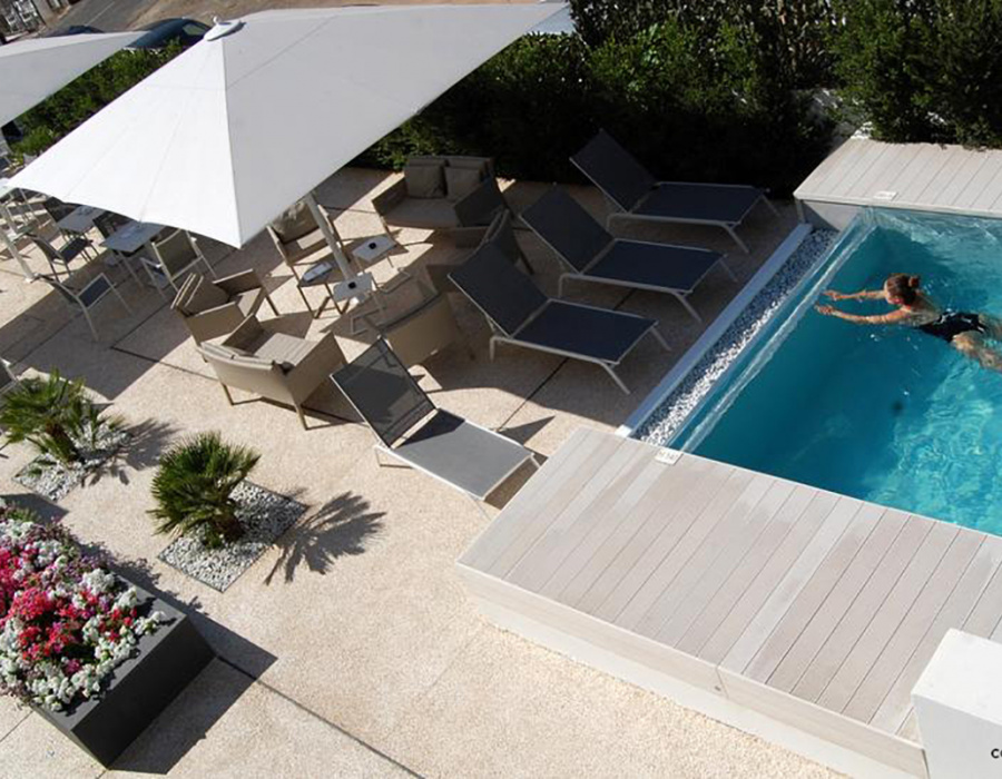bordo piscina sardegna resort hotel