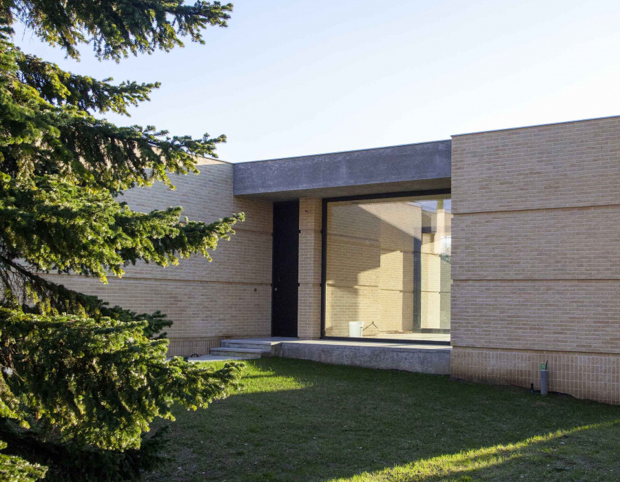 Deco Nuvolato Isoplam, pavimento nuvolato per patio esterno. The Veterinarian’s House, villa privata - Assisi (PG). Progetto: architetto Gregorio Pecorelli