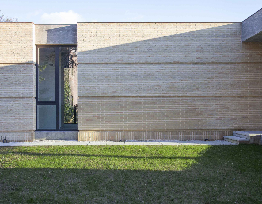 Deco Nuvolato Isoplam, pavimento nuvolato per patio esterno. The Veterinarian’s House, villa privata - Assisi (PG). Progetto: architetto Gregorio Pecorelli