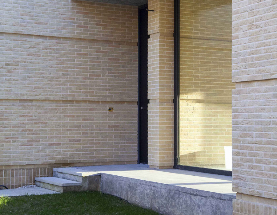 Deco Nuvolato Isoplam, pavimento nuvolato per patio esterno. The Veterinarian’s House, villa privata - Assisi (PG). Progetto: architetto Gregorio Pecorelli