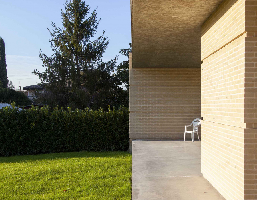 Deco Nuvolato Isoplam, pavimento nuvolato per patio esterno. The Veterinarian’s House, villa privata - Assisi (PG). Progetto: architetto Gregorio Pecorelli