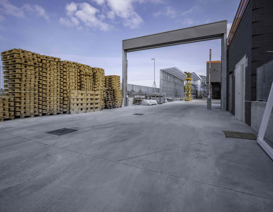 Pavilux®, pavimento industriale, colore cemento. Bricoman, Reana del Rojale (UD). Progetto: arch. Pietro Ciani