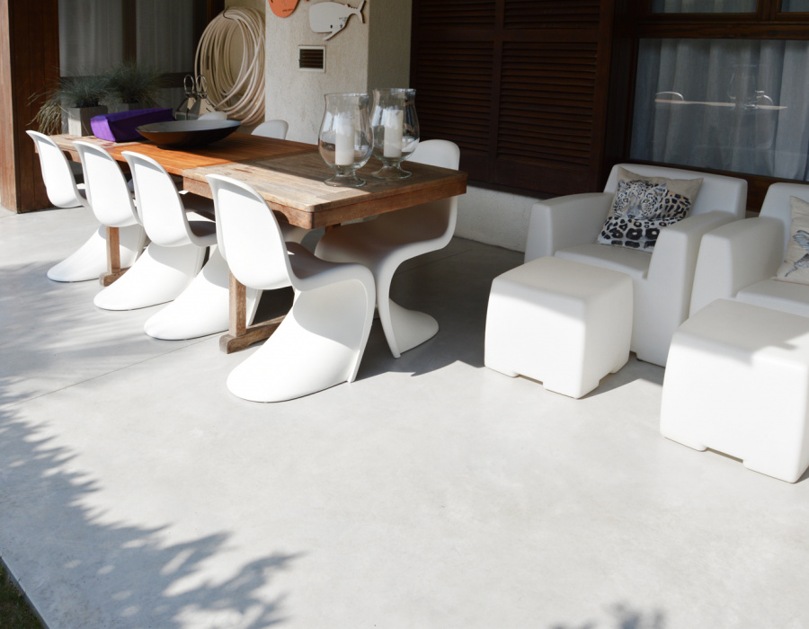 esterno-chair-terrazzo-pavimento-deco-nuvolato-silver-sardegna