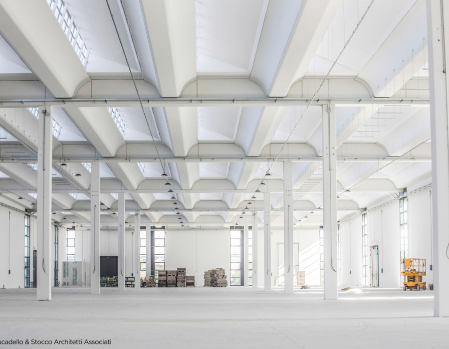 Pavilux®, pavimento industriale, colore cemento. Luciano Zanta headquarters, Tezze sul Brenta (VI). Progetto: Lucadello&Stocco Arch.