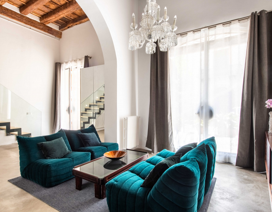 microverlay cemento resina colore marrone finitura opaca. Loft Lungarini, Palermo