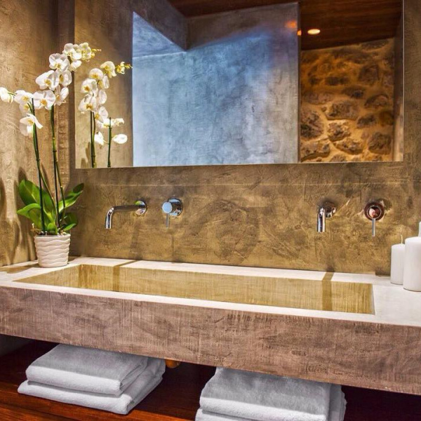 Microverlay®, rivestimento cemento resina basso spessore finitura gray. Luxury hotel Boka Bay, Montenegro. Progetto: arch. Marijana Radovic