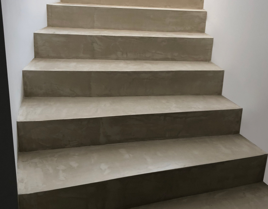 Microverlay®, rivestimento cemento resina basso spessore finitura gray. Villa privata. Alcamo (TP)