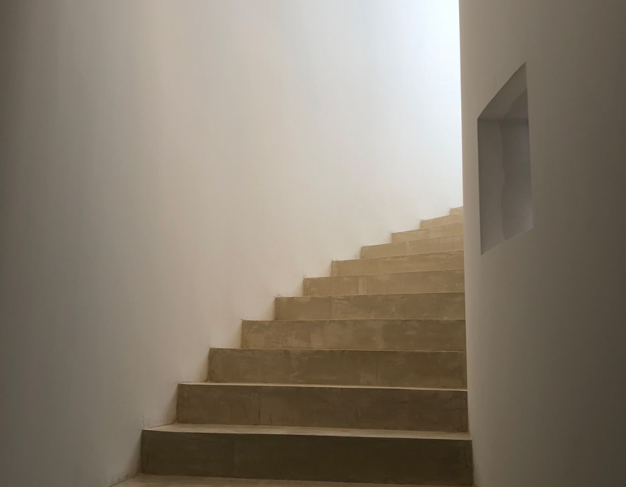 Microverlay®, rivestimento cemento resina basso spessore finitura gray. Villa privata. Alcamo (TP)