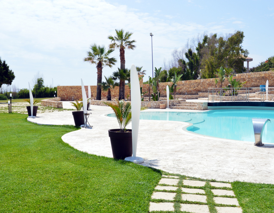 Capo Campolato, Sicile, Trapani, Syracuse, Brucoli, Bay of Silence, sol, imprimé, béton, pierre, rocher, station, hôtel, vacances, piscine, jardin, paysage, île