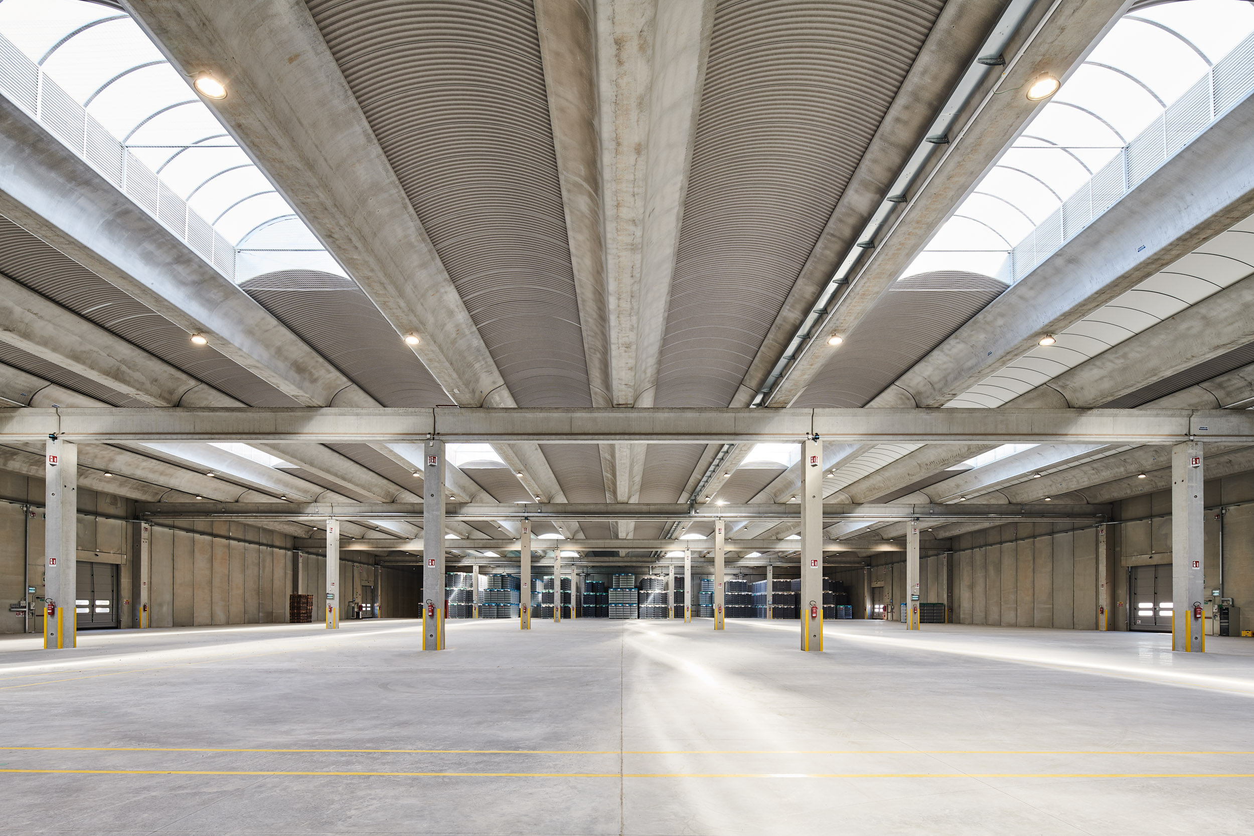 Pavilux®, pavimento industriale, colore cemento. Zignago Vetro, Fossalta di Portogruaro (VE). Progetto: Zeno Pucci+Architects