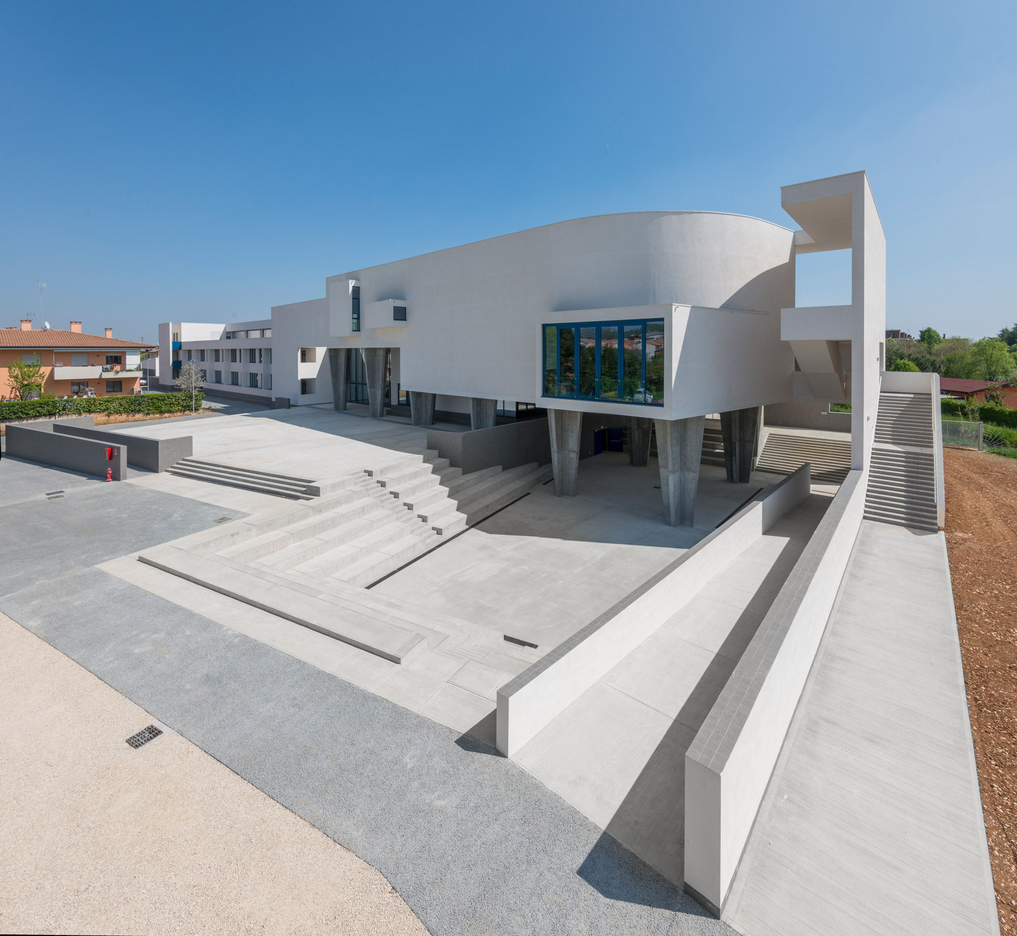 Pavimento esterno Pavilux Isoplam – Liceo Primo Levi Montebelluna