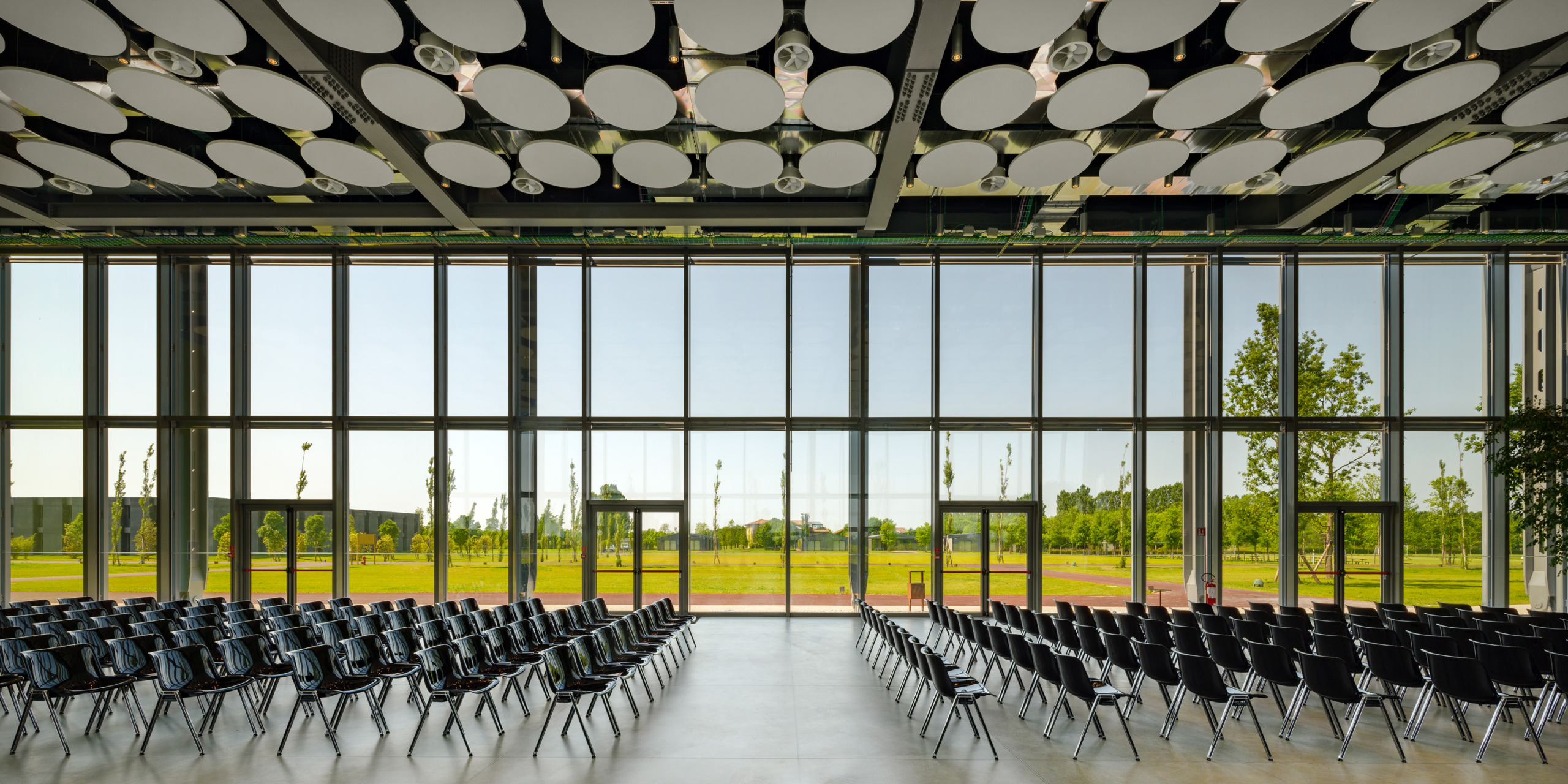 Pavimento in cemento nuvolato Deco Nuvolato Isoplam Light Gray – Library H-Farm