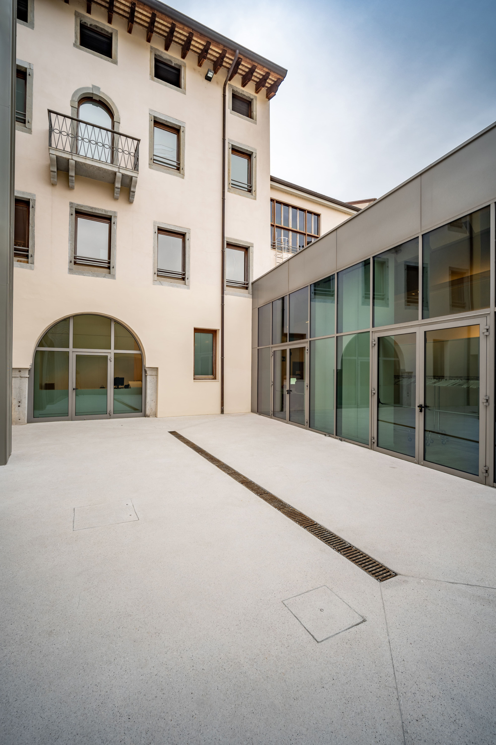 Pavimento Terrazzoverlay XL Isoplam maxi veneziana levigata – Museo Casa Cavazzini Udine