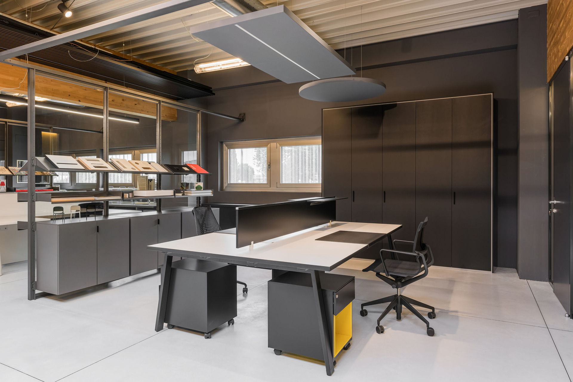 Deco Nuvolato Isoplam pavimento nuvolato colore light gray. Durante Ufficio Srl, Maser TV