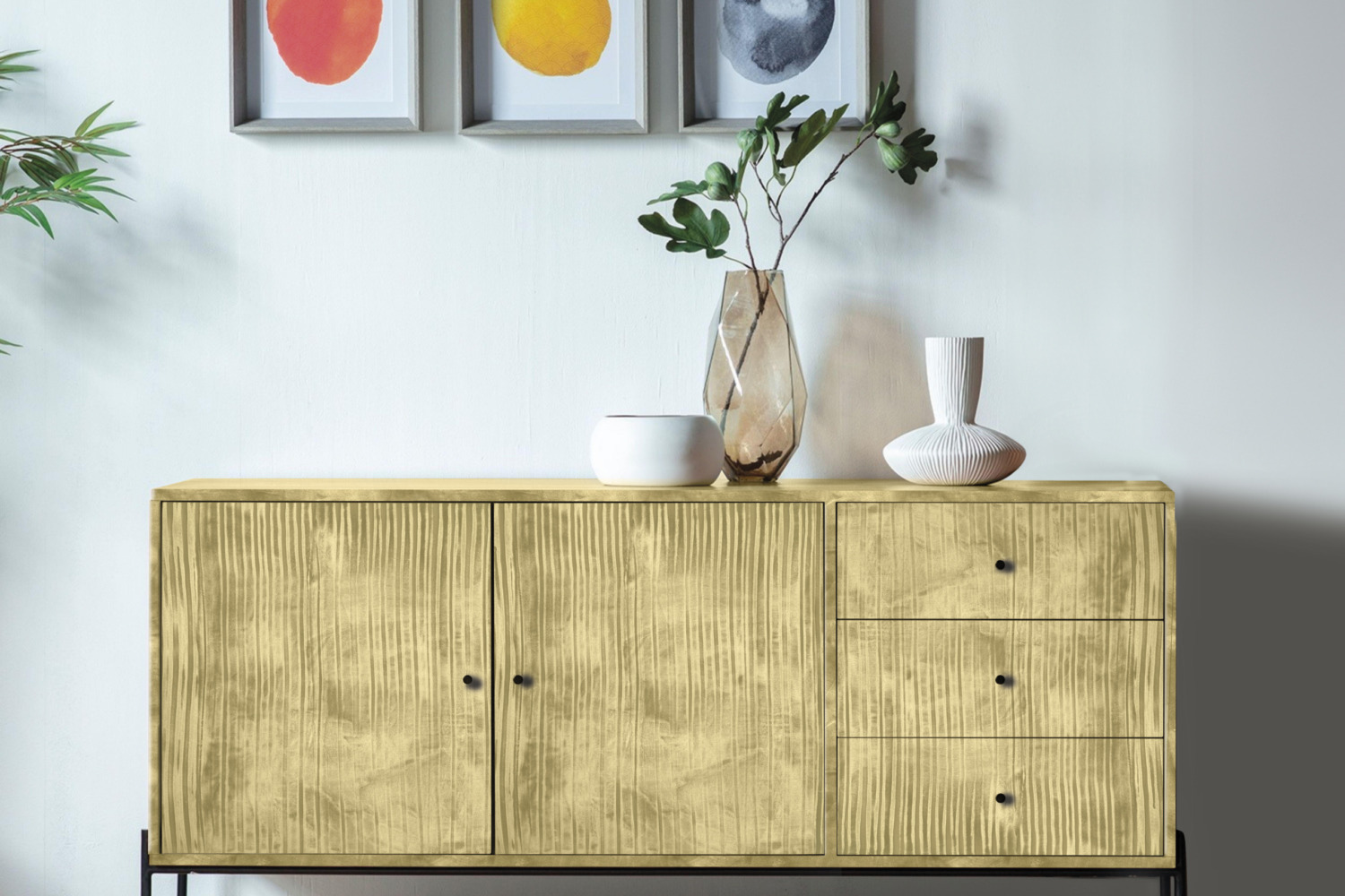 Mobile in Plamina Ottone Isoplam finitura Canna di Bamboo, rivestimento decorativo effetto metallico.