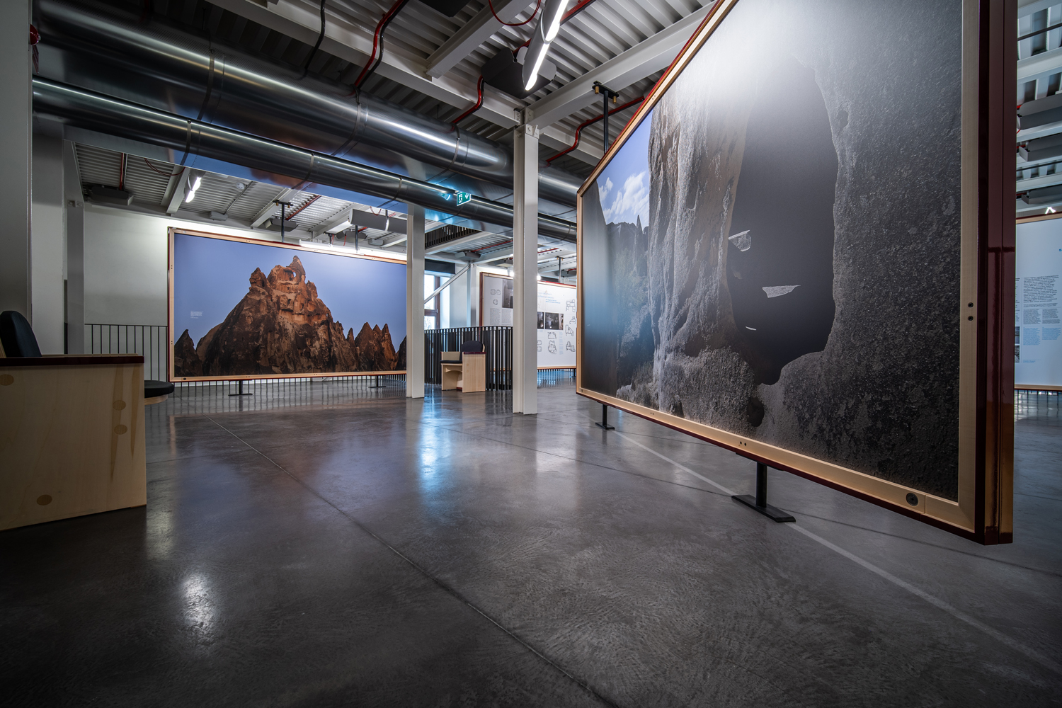 Skyconcrete® Indoor, pavimento effetto nuvolato basso spessore finitura dark gray. Ca' Scarpa, Treviso. Progetto: Tobia Scarpa.